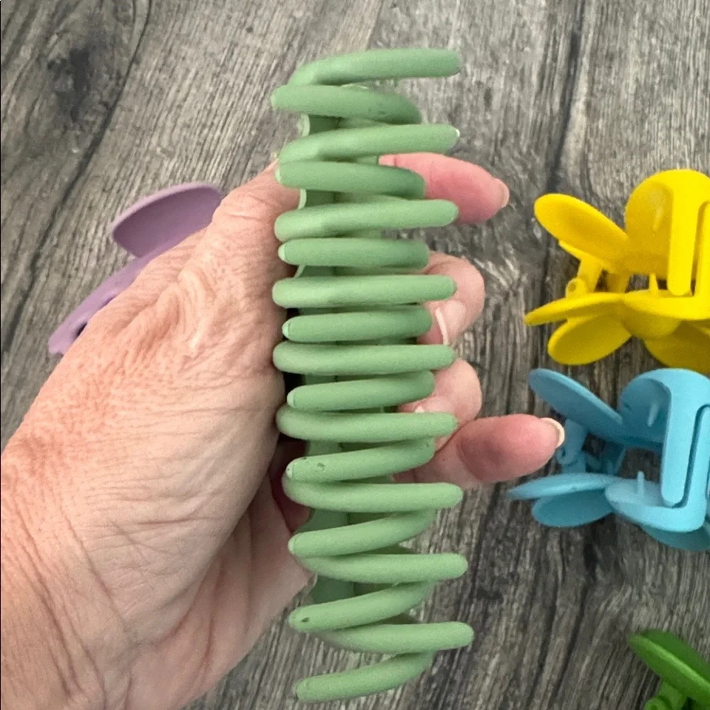 Bundle of 8 Hair Claw Clips - Picture 3 of 7